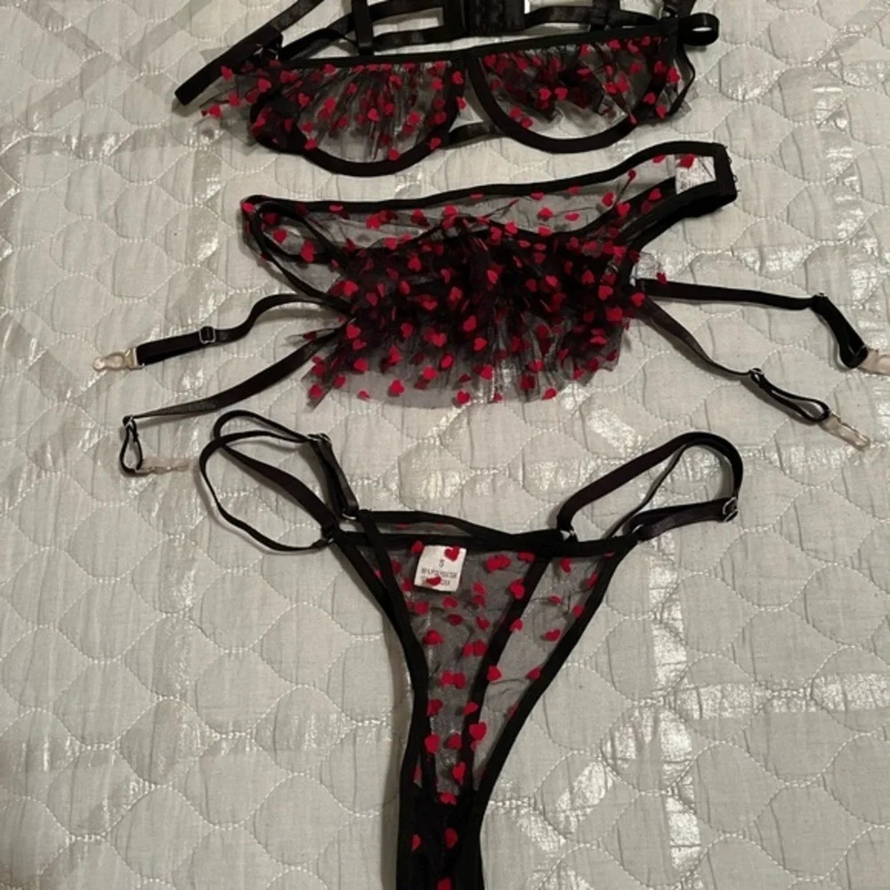 - SEXY LINGERIE SET~ HEARTS~ 3 PIECE~ SM~NWOT